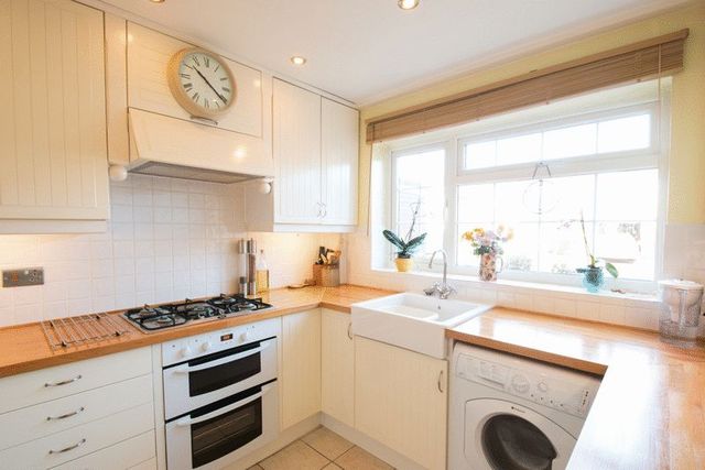  Image of 3 bedroom Detached house for sale in Springbank Chichester PO19 at Springbank  Chichester, PO19 6BX