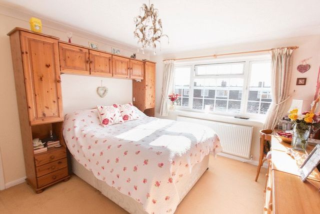  Image of 3 bedroom Detached house for sale in Springbank Chichester PO19 at Springbank  Chichester, PO19 6BX