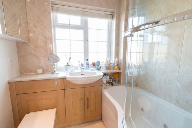  Image of 3 bedroom Detached house for sale in Springbank Chichester PO19 at Springbank  Chichester, PO19 6BX
