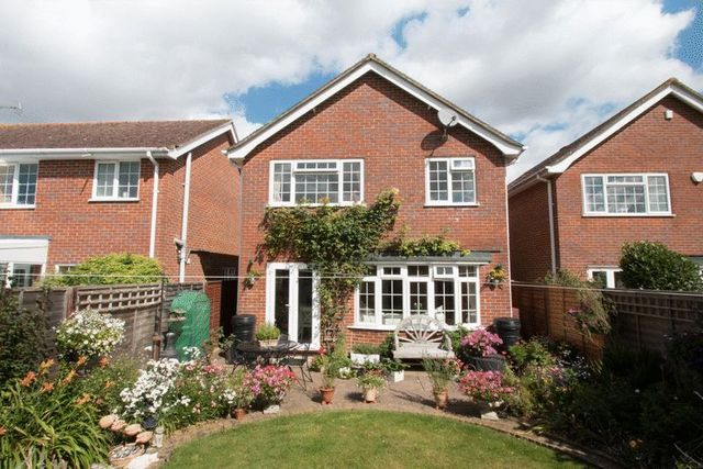  Image of 3 bedroom Detached house for sale in Springbank Chichester PO19 at Springbank  Chichester, PO19 6BX