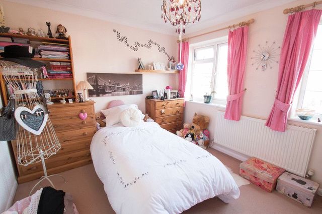  Image of 3 bedroom Detached house for sale in Springbank Chichester PO19 at Springbank  Chichester, PO19 6BX