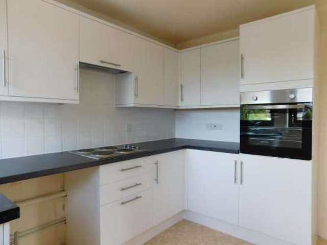  Image of 2 bedroom Flat for sale in Springfield Court Banksfield Avenue Yeadon Leeds LS19 at Leeds West Yorkshire Leeds, LS19 7XW