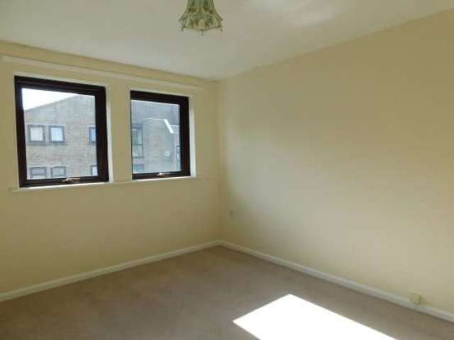  Image of 2 bedroom Flat for sale in Springfield Court Banksfield Avenue Yeadon Leeds LS19 at Leeds West Yorkshire Leeds, LS19 7XW