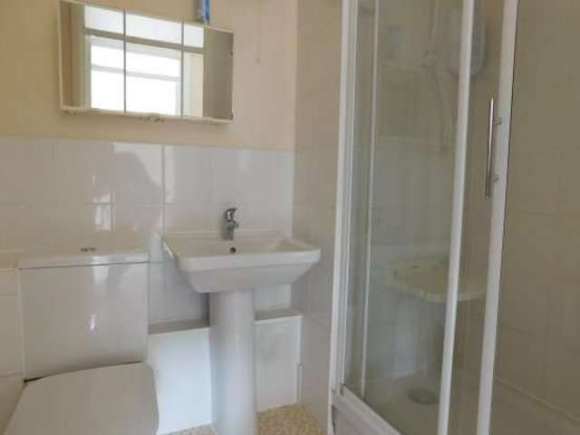  Image of 2 bedroom Flat for sale in Springfield Court Banksfield Avenue Yeadon Leeds LS19 at Leeds West Yorkshire Leeds, LS19 7XW