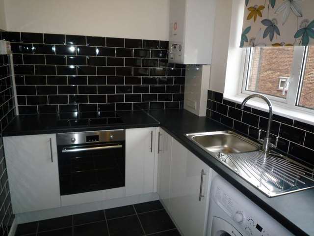  Image of 2 bedroom Apartment to rent in Queen Street Gravesend DA12 at St Andrews Court  Gravesend, DA12 2ER