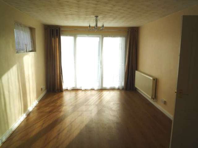  Image of 2 bedroom Apartment to rent in Queen Street Gravesend DA12 at St Andrews Court  Gravesend, DA12 2ER
