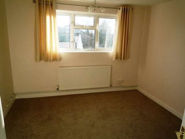  Image of 2 bedroom Apartment to rent in Queen Street Gravesend DA12 at St Andrews Court  Gravesend, DA12 2ER