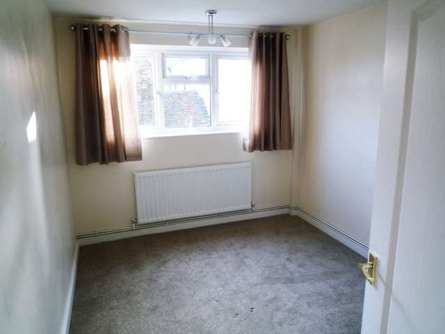  Image of 2 bedroom Apartment to rent in Queen Street Gravesend DA12 at St Andrews Court  Gravesend, DA12 2ER
