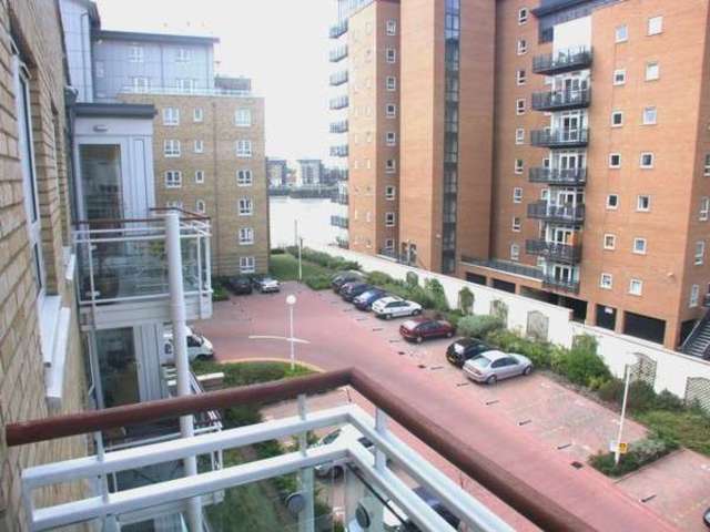  Image of 1 bedroom Flat to rent in St. Davids Square London E14 at Docklands, E14 3WG