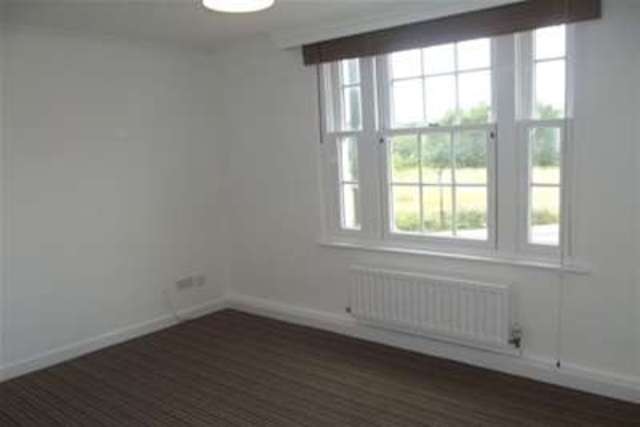  Image of 2 bedroom Flat to rent in Station Road West Canterbury CT2 at Canterbury, CT2 8AN