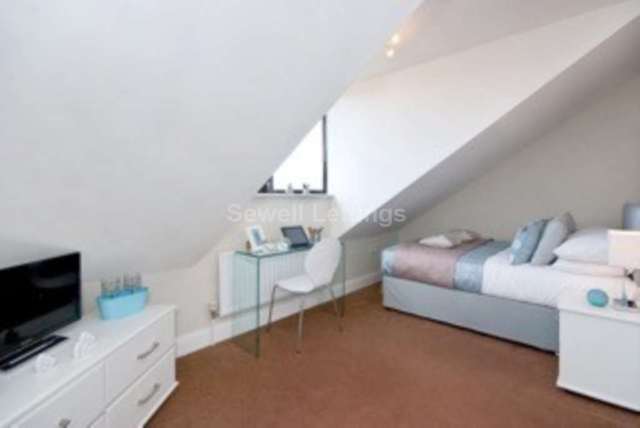  Image of 1 bedroom House Share to rent in St. Giles Close Reading RG1 at St Giles Street  Reading, RG1 2SF