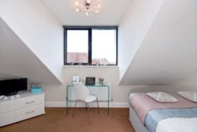  Image of 1 bedroom House Share to rent in St. Giles Close Reading RG1 at St Giles Street  Reading, RG1 2SF