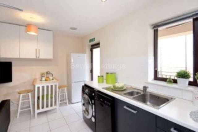  Image of 1 bedroom House Share to rent in St. Giles Close Reading RG1 at St Giles Street  Reading, RG1 2SF
