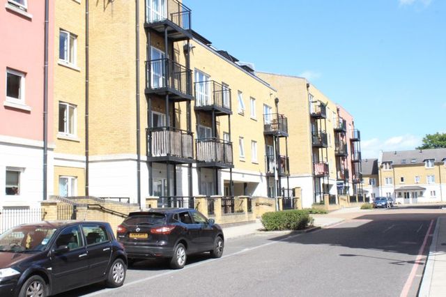  Image of 2 bedroom Flat to rent in Candle Street London E1 at Candle Street  London, E1 4RX