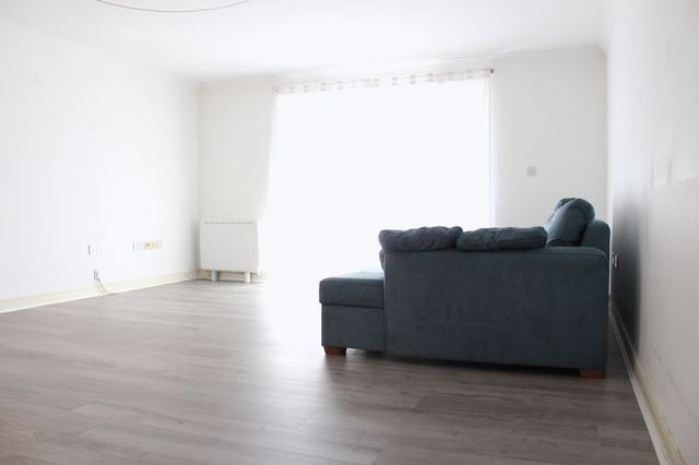  Image of 2 bedroom Flat to rent in Candle Street London E1 at Candle Street  London, E1 4RX