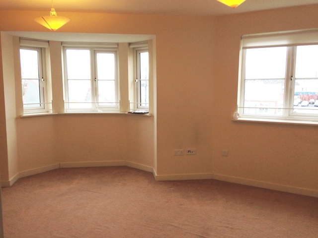  Image of 3 bedroom Flat to rent in Stirrat Crescent Paisley PA3 at Paisley Renfrewshire Renfrewshire, PA3 1RA