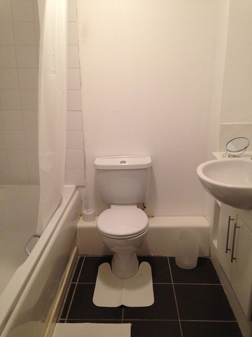  Image of 3 bedroom Flat to rent in Stirrat Crescent Paisley PA3 at Paisley Renfrewshire Renfrewshire, PA3 1RA