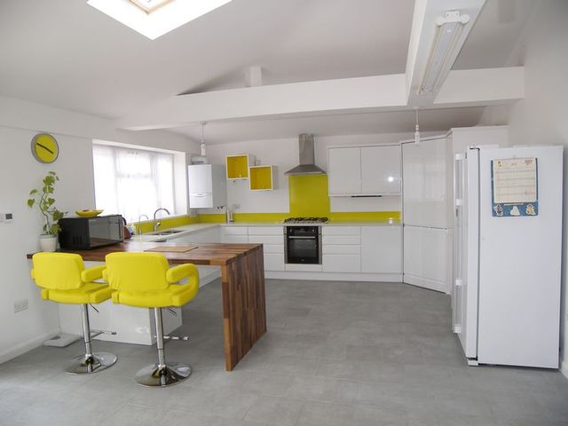  Image of 5 bedroom Detached house for sale in Stradbroke Grove Clayhall Ilford IG5 at Stradbroke Grove  Clayhall, IG5 0DW
