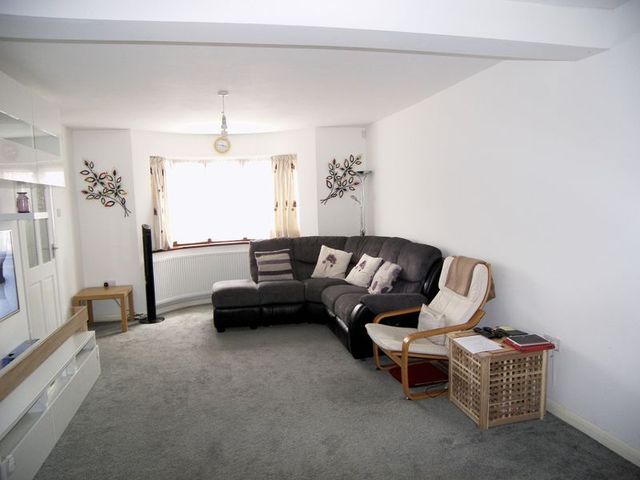  Image of 5 bedroom Detached house for sale in Stradbroke Grove Clayhall Ilford IG5 at Stradbroke Grove  Clayhall, IG5 0DW