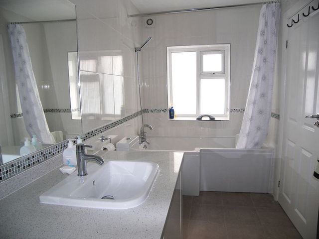  Image of 5 bedroom Detached house for sale in Stradbroke Grove Clayhall Ilford IG5 at Stradbroke Grove  Clayhall, IG5 0DW