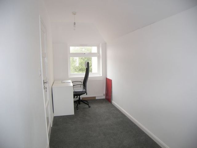  Image of 5 bedroom Detached house for sale in Stradbroke Grove Clayhall Ilford IG5 at Stradbroke Grove  Clayhall, IG5 0DW