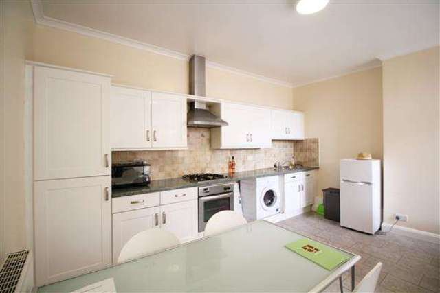  Image of 2 bedroom Flat to rent in Streatham High Road London SW16 at Streatham, SW16 1BB