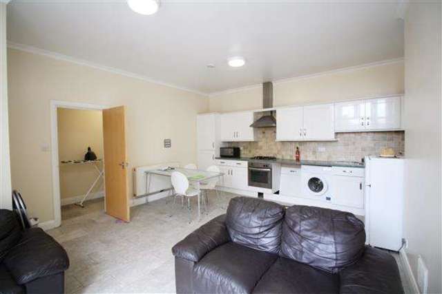  Image of 2 bedroom Flat to rent in Streatham High Road London SW16 at Streatham, SW16 1BB
