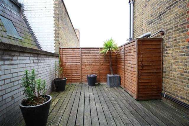  Image of 2 bedroom Flat to rent in Streatham High Road London SW16 at Streatham, SW16 1BB