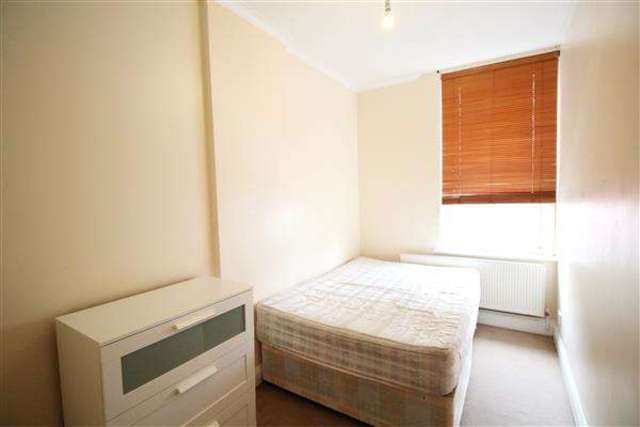  Image of 2 bedroom Flat to rent in Streatham High Road London SW16 at Streatham, SW16 1BB