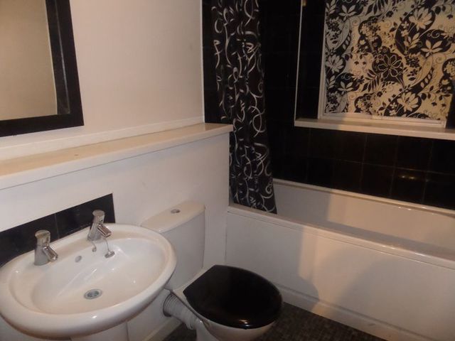  Image of 1 bedroom Flat for sale in Stroudley Avenue Drayton Portsmouth PO6 at Stroudley Avenue  Portsmouth, PO6 1RF