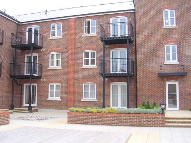  Image of 2 bedroom Flat for sale in Coxhill Way Aylesbury HP21 at Summers House Coxhill Way Aylesbury, HP21 8FN