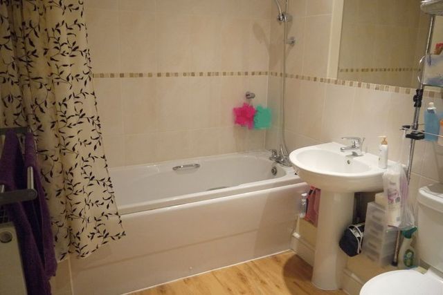  Image of 2 bedroom Flat for sale in Coxhill Way Aylesbury HP21 at Summers House Coxhill Way Aylesbury, HP21 8FN