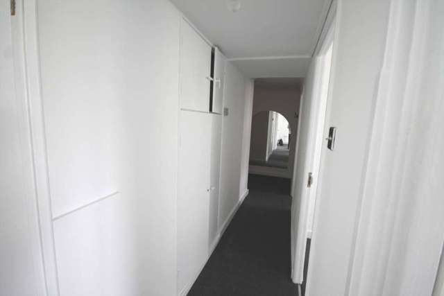  Image of 2 bedroom Flat to rent in Sun Court Erith DA8 at Sun Court  Erith, DA8 2DZ
