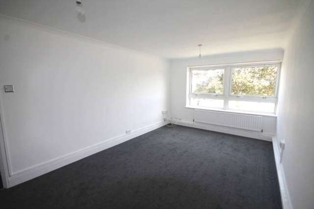  Image of 2 bedroom Flat to rent in Sun Court Erith DA8 at Sun Court  Erith, DA8 2DZ