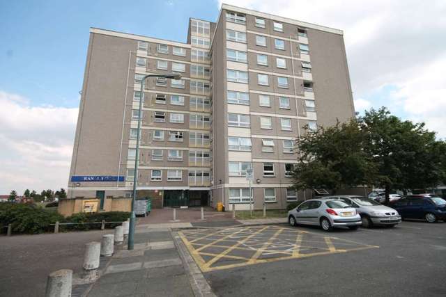  Image of 2 bedroom Flat to rent in Sun Court Erith DA8 at Sun Court  Erith, DA8 2DZ