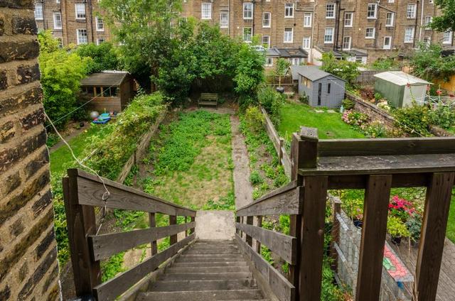  Image of 3 bedroom Flat to rent in Sussex Way London N7 at London, N7 6RR