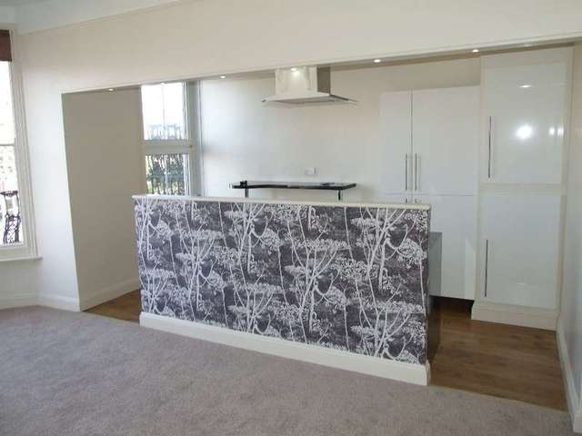  Image of 1 bedroom Flat to rent in Park Road Swanage BH19 at 56 Park Road  Swanage, BH19 2AE