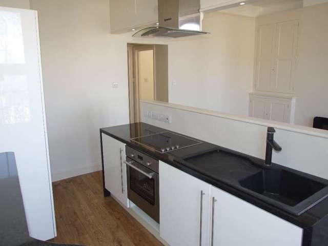  Image of 1 bedroom Flat to rent in Park Road Swanage BH19 at 56 Park Road  Swanage, BH19 2AE