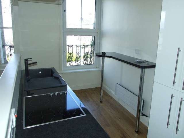  Image of 1 bedroom Flat to rent in Park Road Swanage BH19 at 56 Park Road  Swanage, BH19 2AE