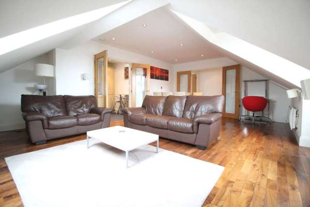  Image of 2 bedroom Apartment to rent in High Street Brentford TW8 at Tanyard House High Street Brentford, TW8 8LJ