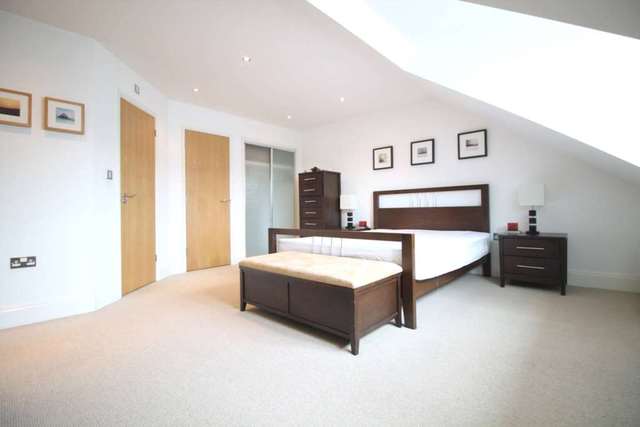 Image of 2 bedroom Apartment to rent in High Street Brentford TW8 at Tanyard House High Street Brentford, TW8 8LJ
