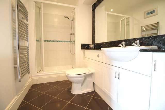  Image of 2 bedroom Apartment to rent in High Street Brentford TW8 at Tanyard House High Street Brentford, TW8 8LJ