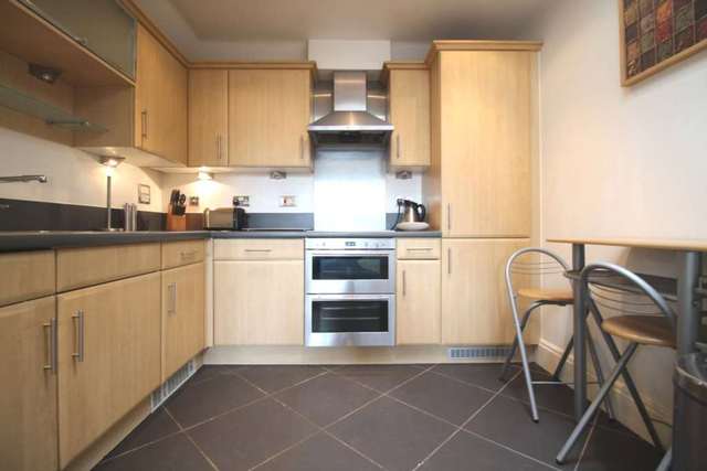  Image of 2 bedroom Apartment to rent in High Street Brentford TW8 at Tanyard House High Street Brentford, TW8 8LJ
