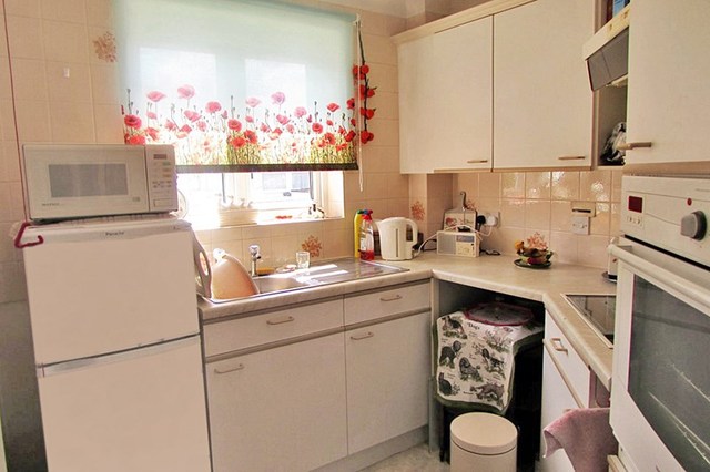  Image of 1 bedroom Retirement Property for sale in Colin Road Paignton TQ3 at Colin Road  Paignton, TQ3 2NQ