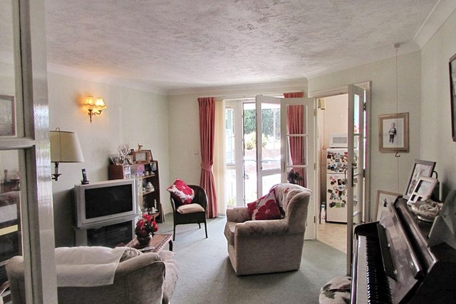  Image of 1 bedroom Retirement Property for sale in Colin Road Paignton TQ3 at Colin Road  Paignton, TQ3 2NQ