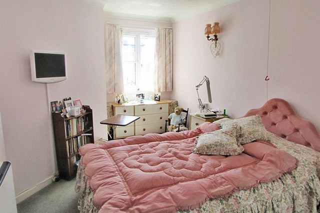  Image of 1 bedroom Retirement Property for sale in Colin Road Paignton TQ3 at Colin Road  Paignton, TQ3 2NQ