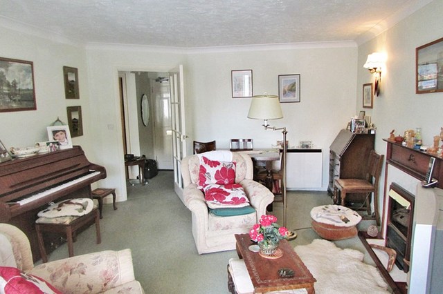  Image of 1 bedroom Retirement Property for sale in Colin Road Paignton TQ3 at Colin Road  Paignton, TQ3 2NQ