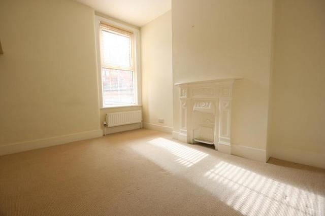  Image of 1 bedroom Flat to rent in Temple Dwellings Temple Street London E2 at Bethnal Green London Bethnal Green, E2 6QG