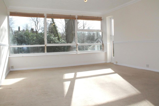  Image of 2 bedroom Flat to rent in Paddockhall Road Haywards Heath RH16 at Winnals Park  Haywards Heath, RH16 1EZ