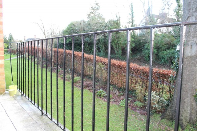  Image of 2 bedroom Flat to rent in Paddockhall Road Haywards Heath RH16 at Winnals Park  Haywards Heath, RH16 1EZ